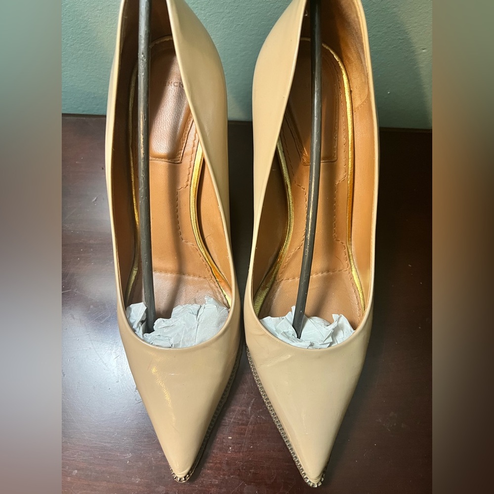 Givenchy Nude pumps, size 7